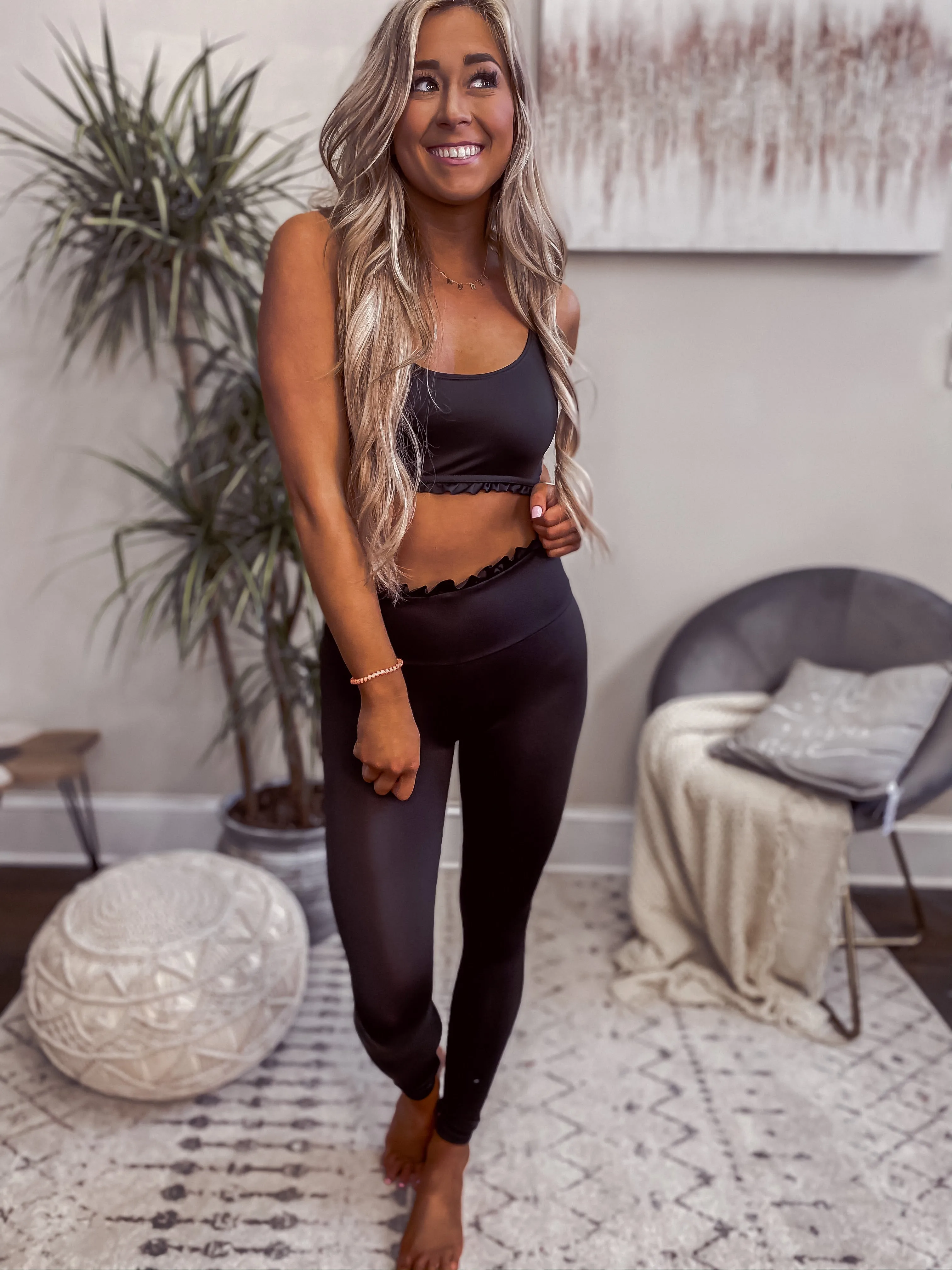 Black Ruffle Detailed Sports Bra